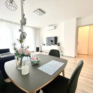 West Budapest-edge Of Downtown-free Parking Apartament Budapesta